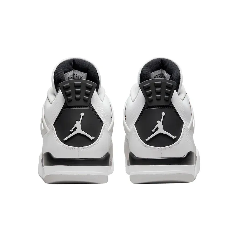 Jordan 4 Retro Military Black u kombinaciji bele i crne boje, fotografija 5 od 6