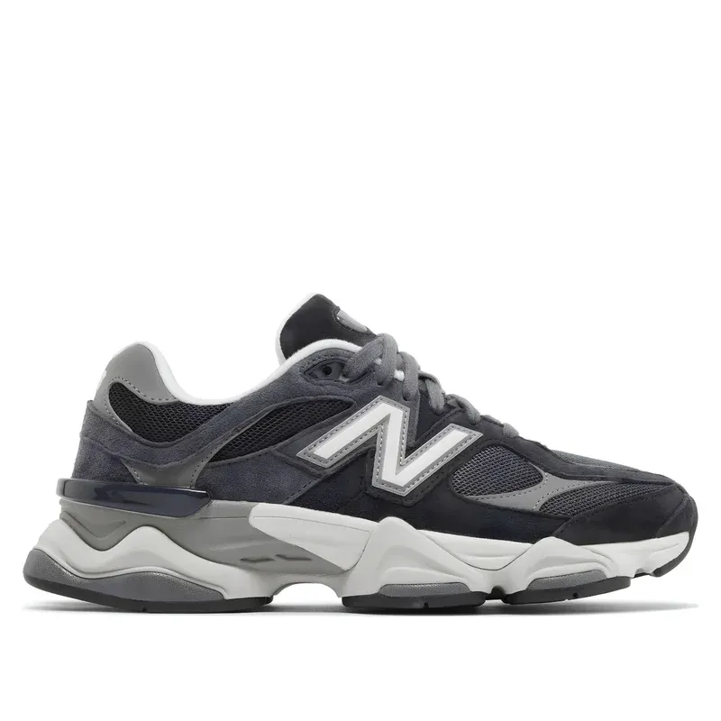 New Balance 9060 Castlerock Phantom u kombinaciji sive i crne boje — bočni pogled
