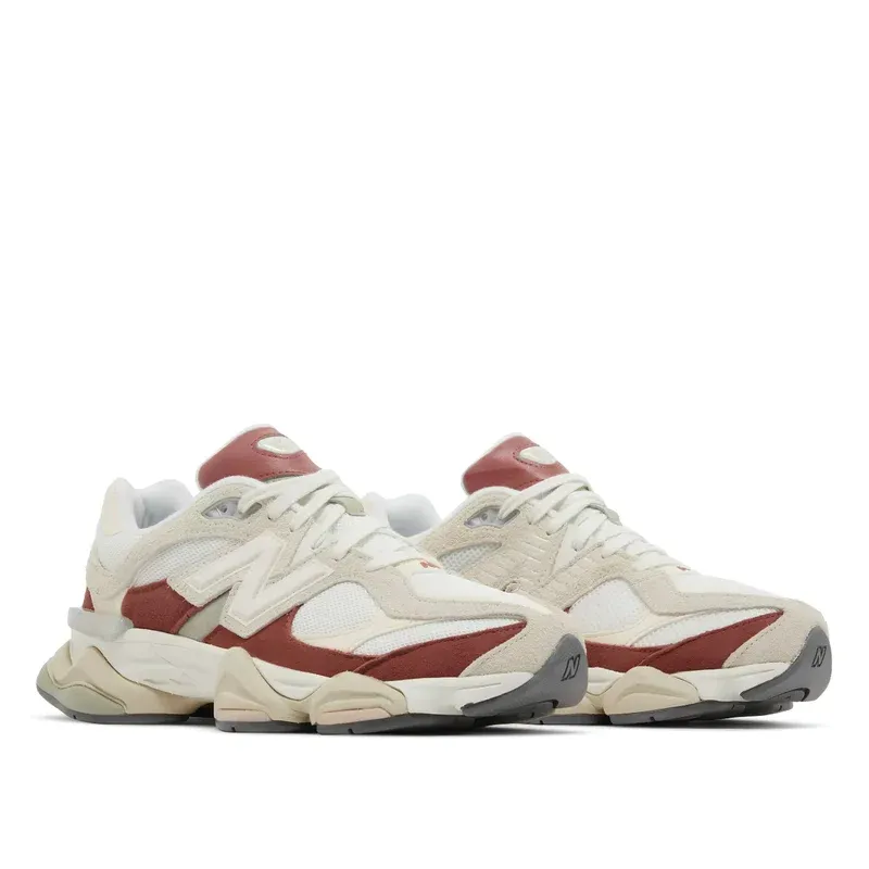 New Balance 9060 Festival Pack u kombinaciji bele i crvene boje, fotografija 3 od 5