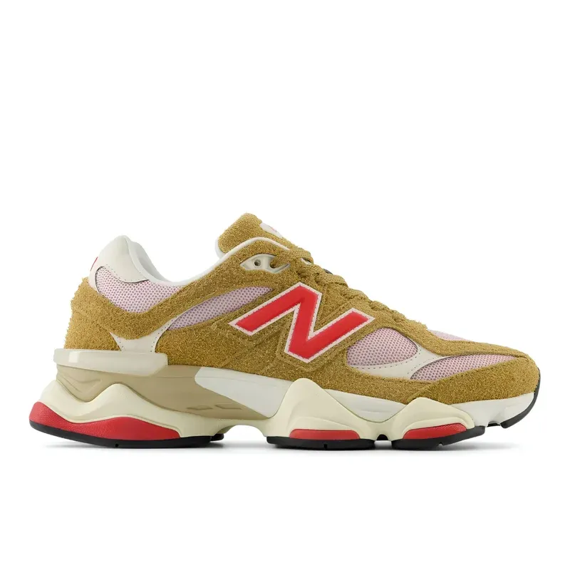 New Balance 9060 Great Plains True Red u kombinaciji braon i crvene boje — bočni pogled