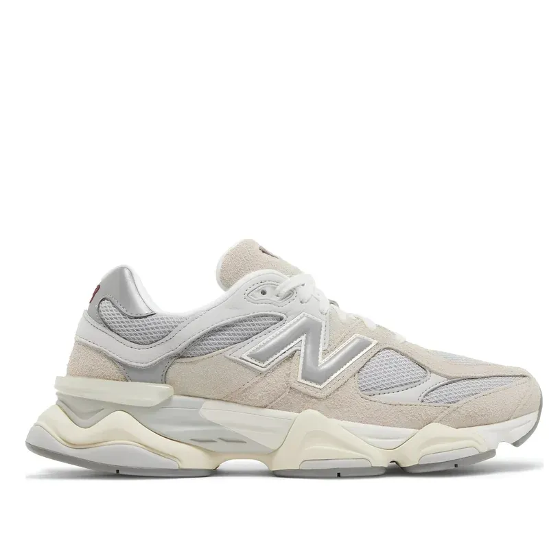 New Balance 9060 Lunar New Year u kombinaciji bele i sive boje — bočni pogled
