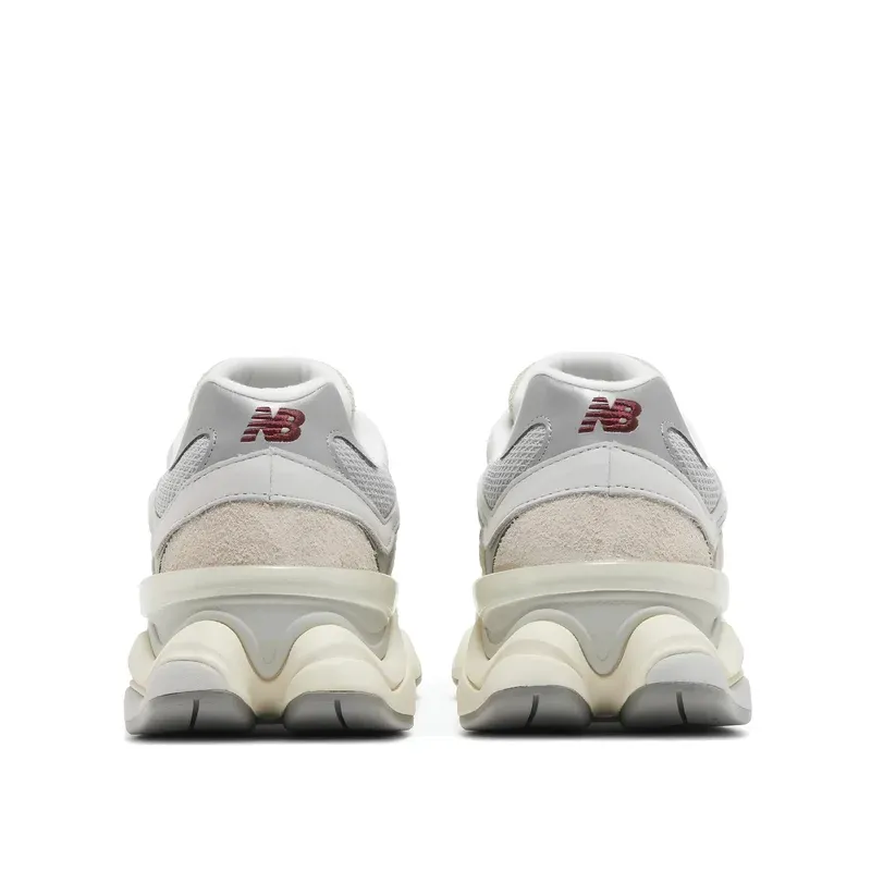 New Balance 9060 Lunar New Year u kombinaciji bele i sive boje, fotografija 4 od 5