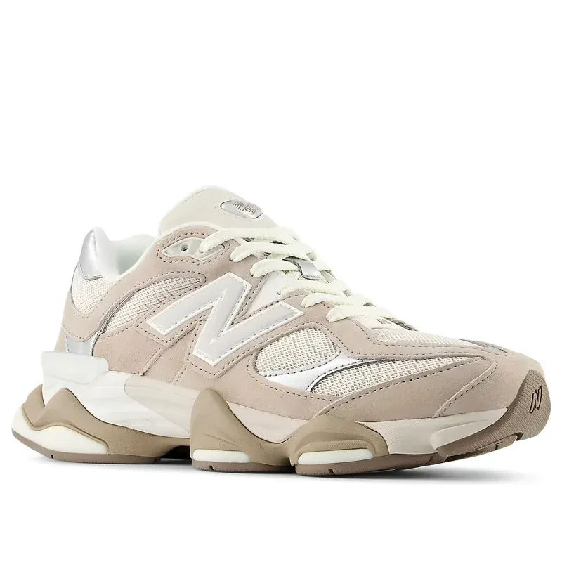 New Balance 9060 Moonbeam Silver Metallic Driftwood u kombinaciji bež i sive boje, fotografija 3 od 5