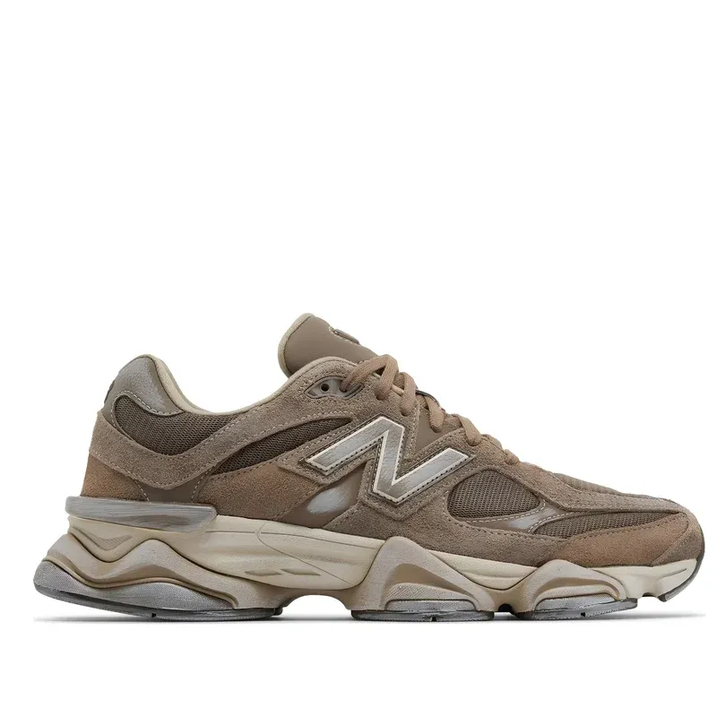 New Balance 9060 Mushroom Timberwolf u kombinaciji braon i sive boje — bočni pogled