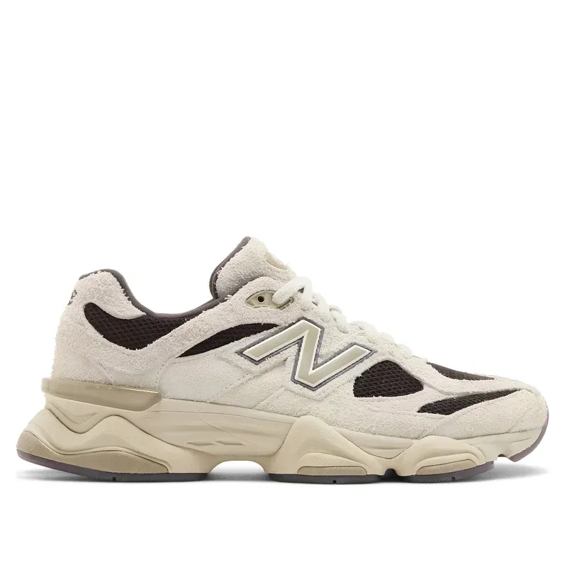 New Balance 9060 Sydney McLaughlin u kombinaciji bež i braon boje — bočni pogled