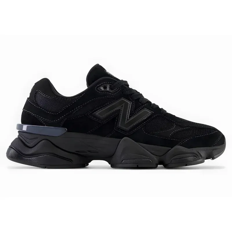 New Balance 9060 Triple Black u crnoj boji — bočni pogled