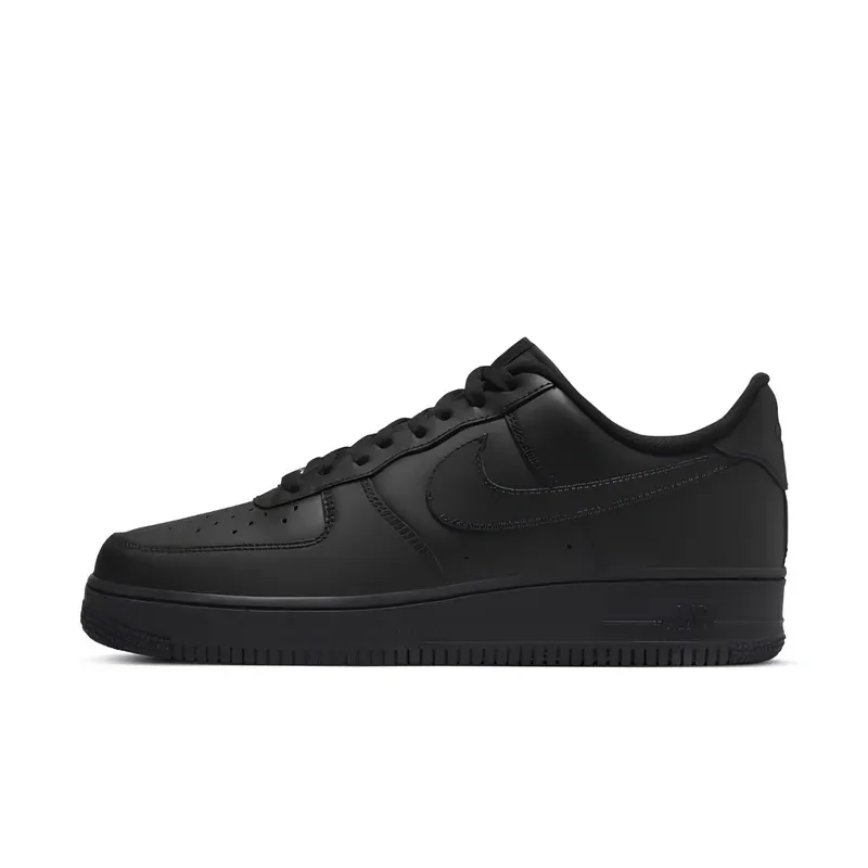 Nike Air Force 1 Low Triple Black u crnoj boji — bočni pogled