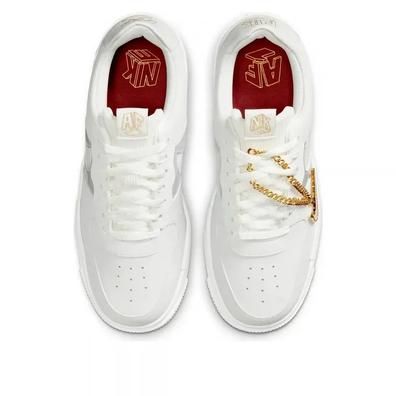 Nike Air Force 1 Pixel White Gold Chain u kombinaciji bele i žute boje, fotografija 4 od 6