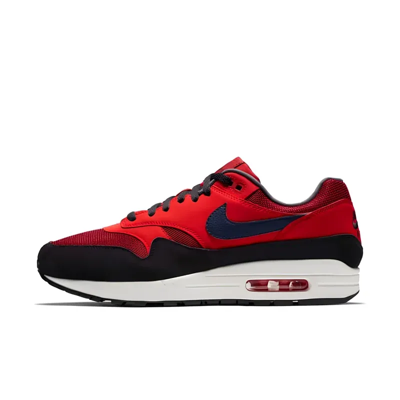 Nike Air Max 1 Red Crush u kombinaciji crvene i crne boje — bočni pogled