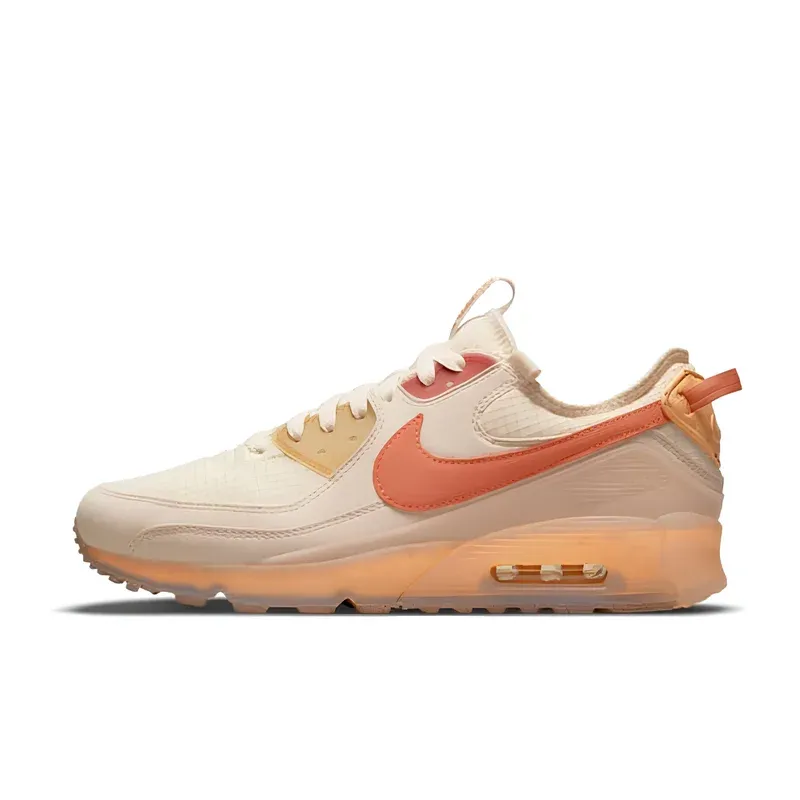 Nike Air Max 90 Terrascape Fuel Orange u kombinaciji bež i narandžaste boje — bočni pogled