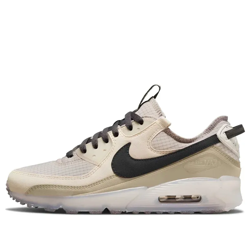 Nike Air Max 90 Terrascape Rattan Black u kombinaciji bež i crne boje — bočni pogled