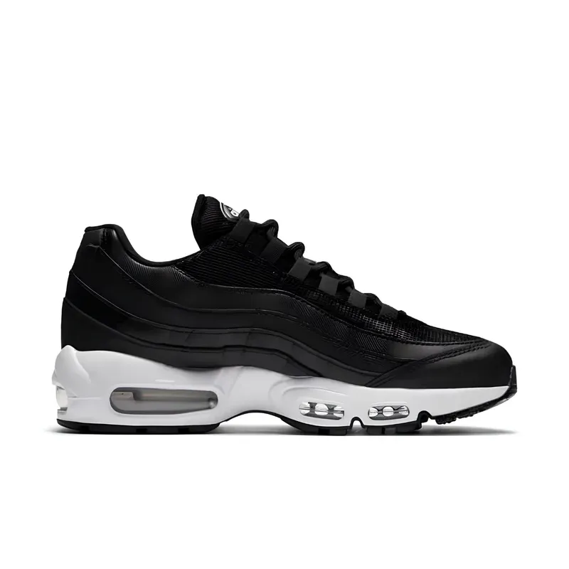 Nike Air Max 95 Essential Black White u kombinaciji crne i bele boje, fotografija 2 od 6