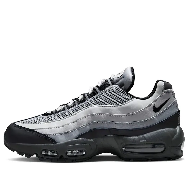 Nike Air Max 95 Reflective Safari u kombinaciji sive i crne boje — bočni pogled