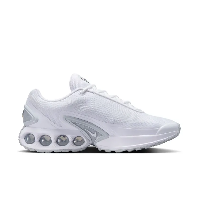 Nike Air Max DN White Metallic Silver u kombinaciji bele i sive boje, fotografija 3 od 6
