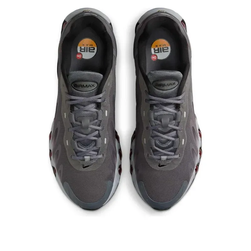 Nike Air Max DN8 Iron Grey Bright Crimson u kombinaciji sive i crne boje, fotografija 4 od 6