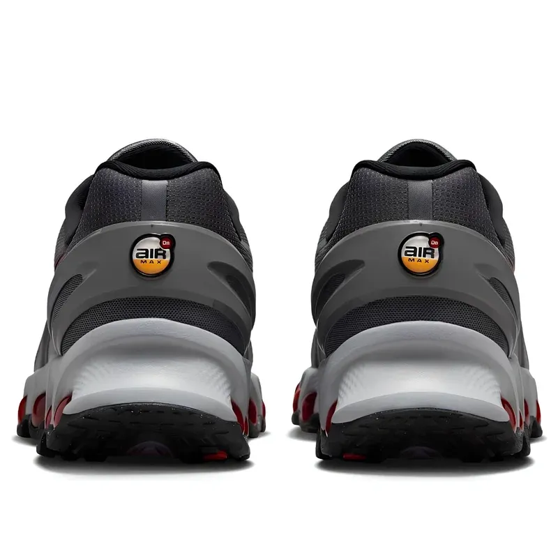 Nike Air Max DN8 Iron Grey Bright Crimson u kombinaciji sive i crne boje, fotografija 5 od 6
