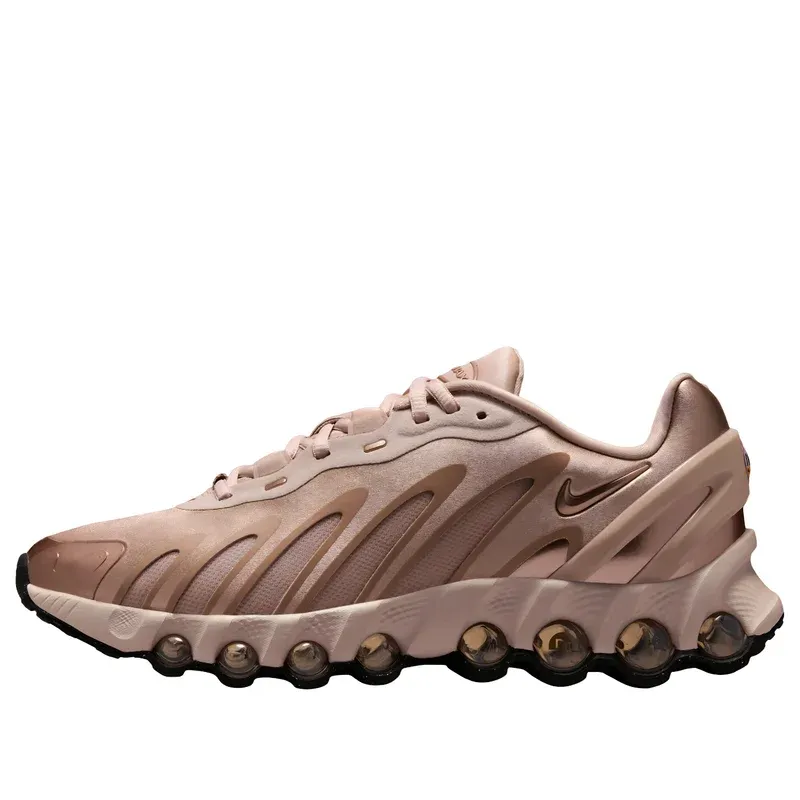 Nike Air Max DN8 Rose Gold u kombinaciji bež i roze boje — bočni pogled