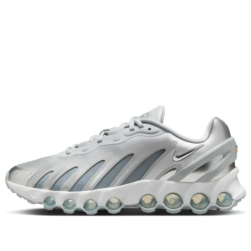 Nike Air Max DN8 Wolf Grey Metallic Silver u kombinaciji sive i bele boje — bočni pogled