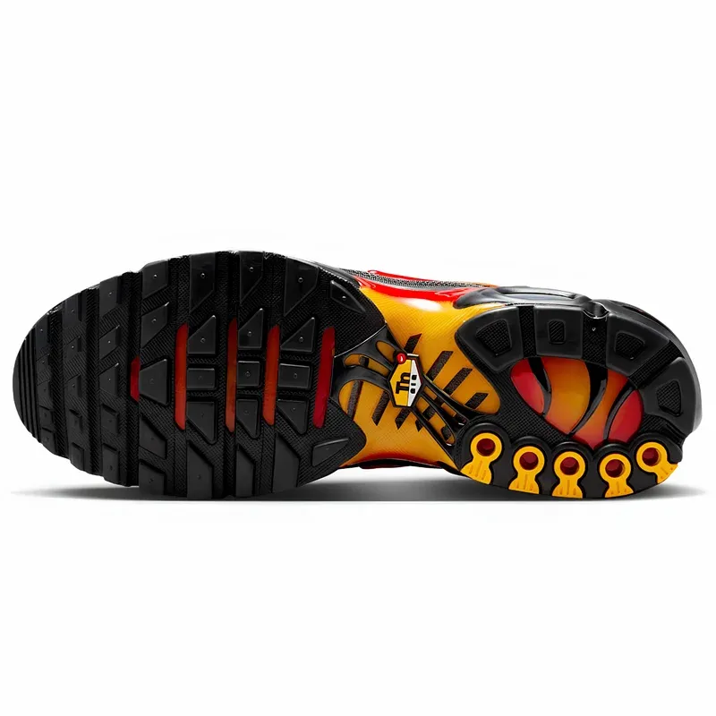 Nike Air Max Plus TN Black University Gold Red u kombinaciji crne i crvene boje, fotografija 6 od 6