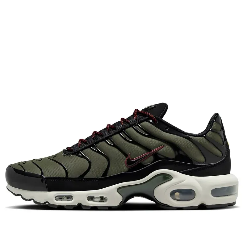 Nike Air Max Plus TN Cargo Khaki Phantom u kombinaciji zelene i crne boje — bočni pogled