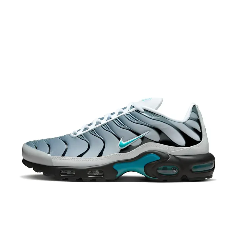 Nike Air Max Plus TN Clear Fog u kombinaciji sive i plave boje — bočni pogled