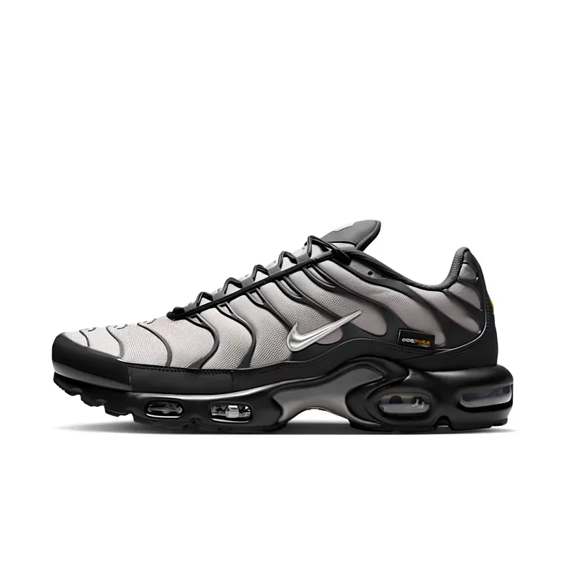 Nike Air Max Plus TN Cordura Dark Smoke Grey u kombinaciji sive i crne boje — bočni pogled