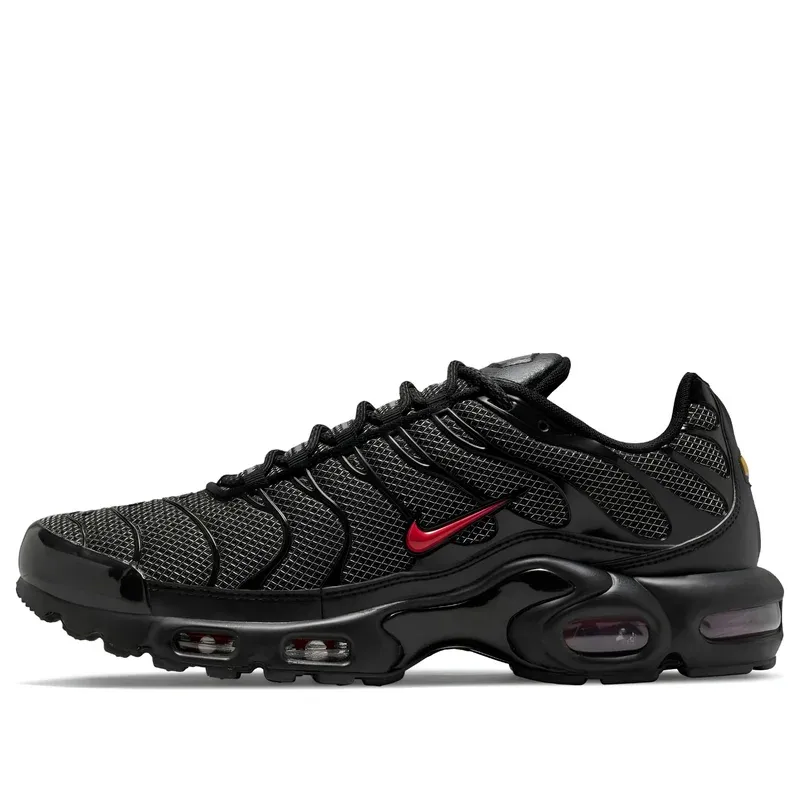 Nike Air Max Plus TN Metal Mesh Black Red u crnoj boji — bočni pogled