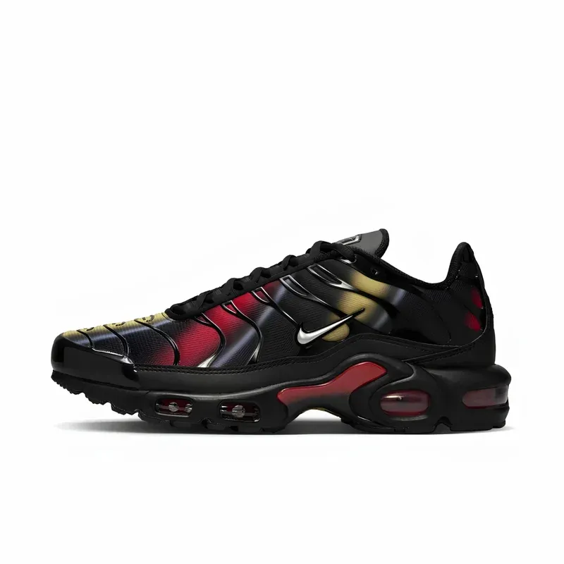Nike Air Max Plus TN Orbit u kombinaciji crne i crvene boje — bočni pogled