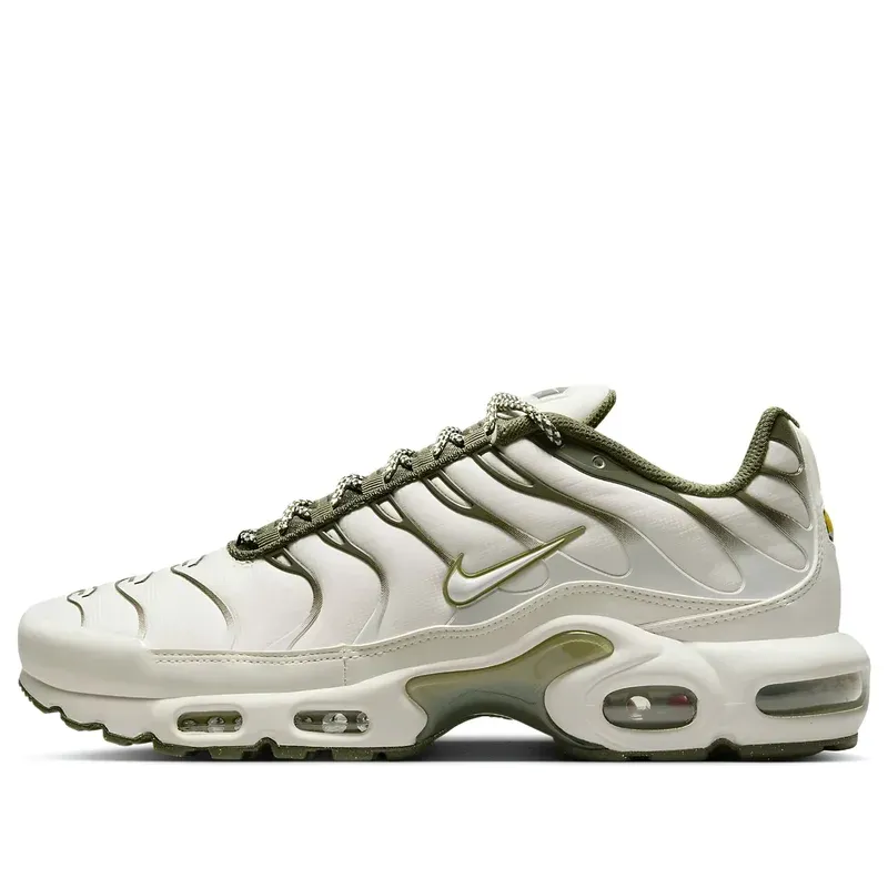 Nike Air Max Plus TN Phantom Cargo Khaki u kombinaciji bež i zelene boje — bočni pogled