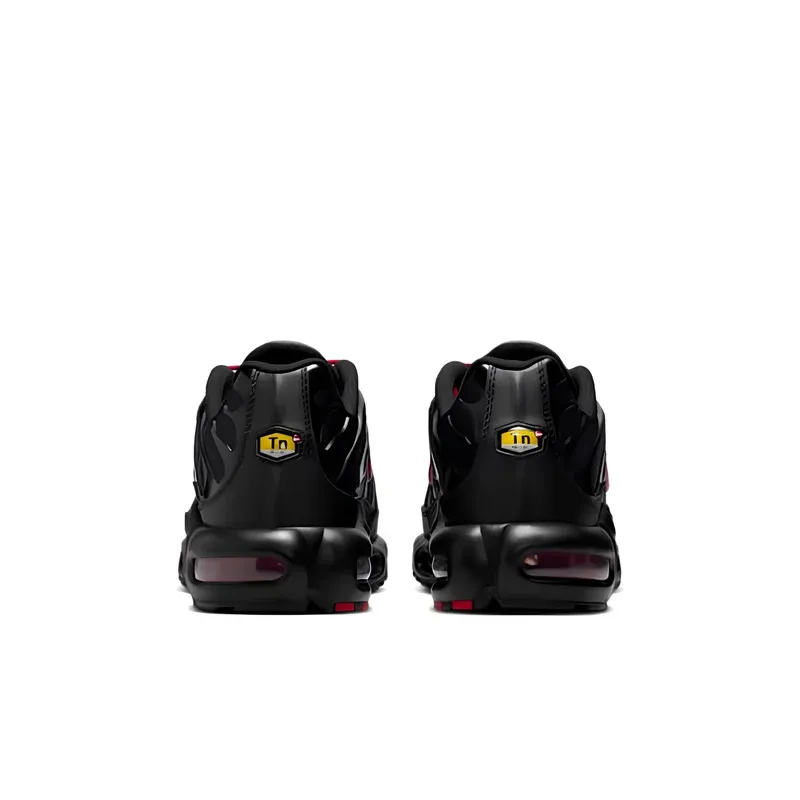 Nike Air Max Plus TN Tuned Air Black Red u kombinaciji crne i crvene boje, fotografija 5 od 6