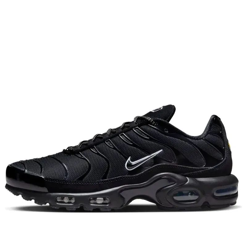 Nike Air Max Plus TN Unity u crnoj boji — bočni pogled