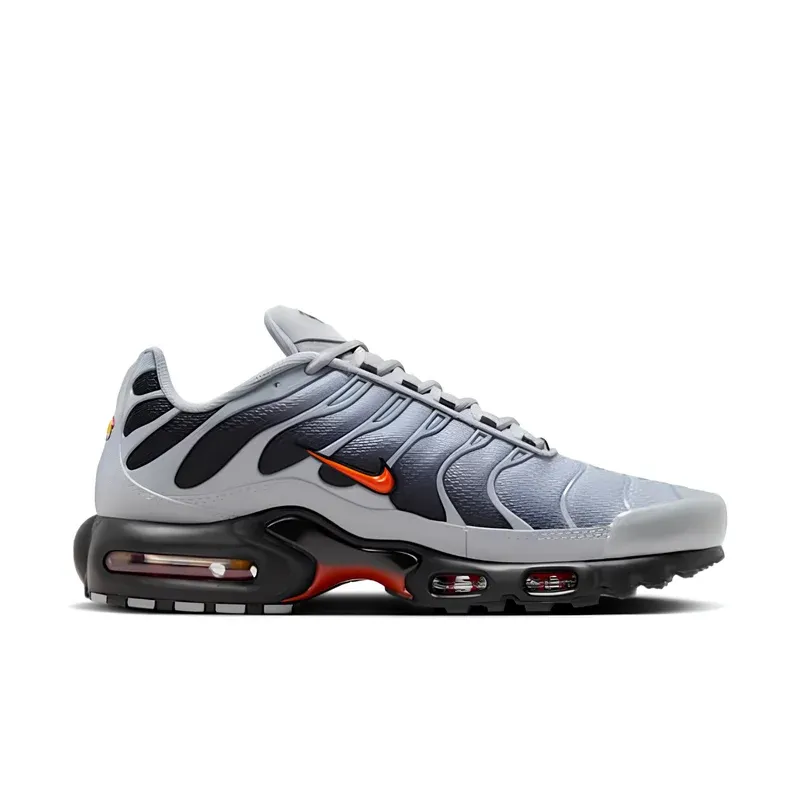 Nike Air Max Plus TN Wolf Grey Picante Red u kombinaciji sive i crne boje, fotografija 2 od 6