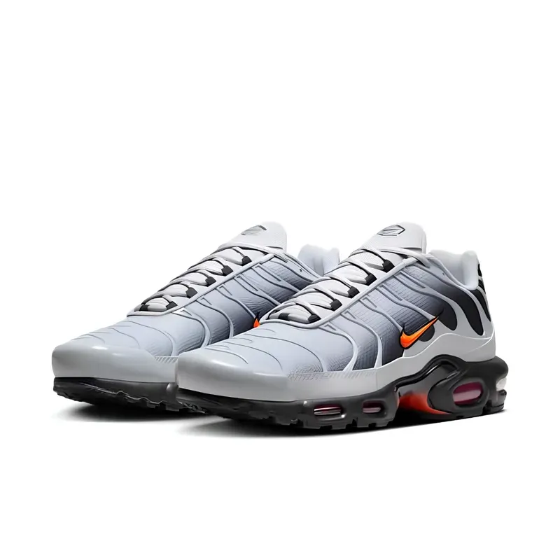 Nike Air Max Plus TN Wolf Grey Picante Red u kombinaciji sive i crne boje, fotografija 3 od 6
