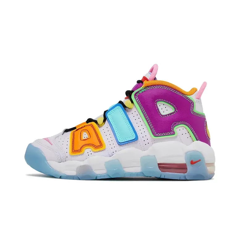 Nike Air More Uptempo Multi-Color u kombinaciji bele i ljubičaste boje — bočni pogled