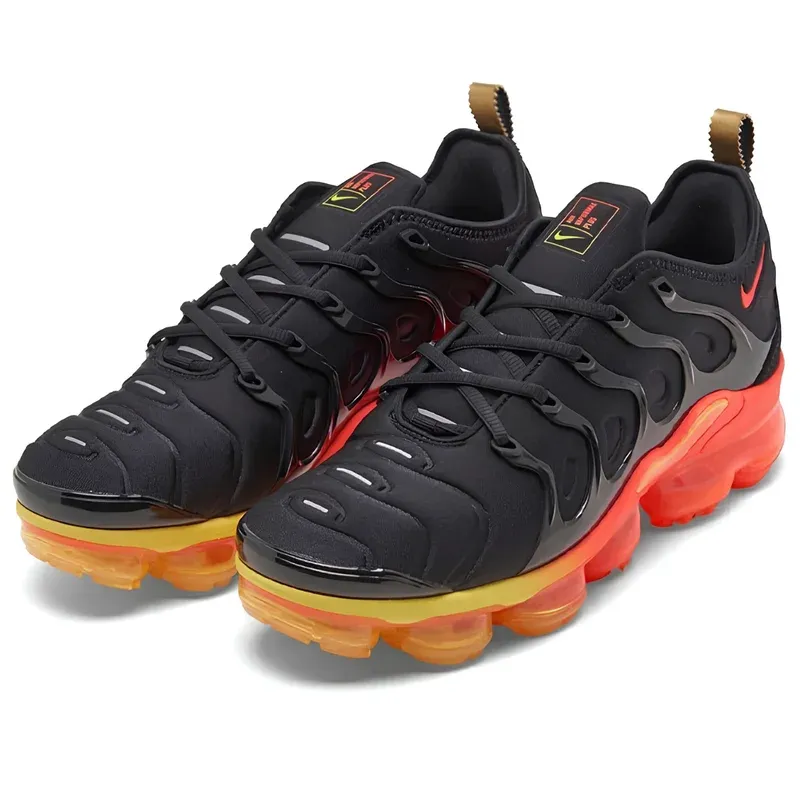 Nike Air VaporMax Plus Fresh u kombinaciji crne i narandžaste boje, fotografija 2 od 5