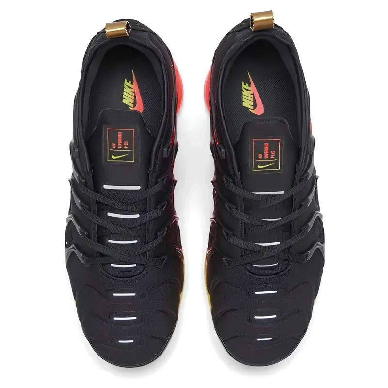 Nike Air VaporMax Plus Fresh u kombinaciji crne i narandžaste boje, fotografija 3 od 5