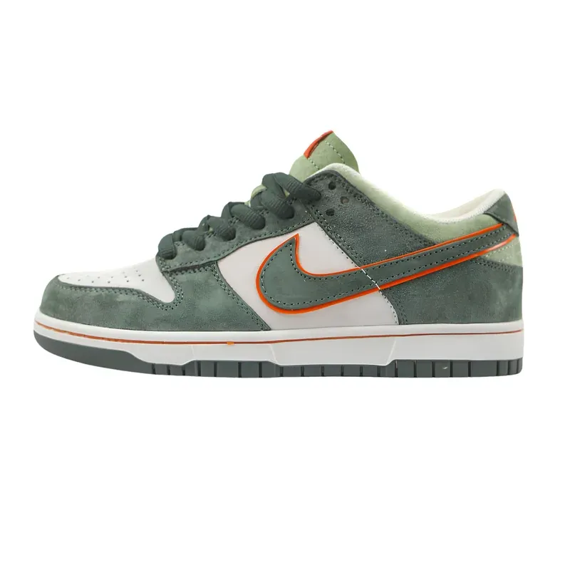 Otomo Katsuhiro x Nike SB Dunk Low Steamboy u kombinaciji zelene i bele boje — bočni pogled